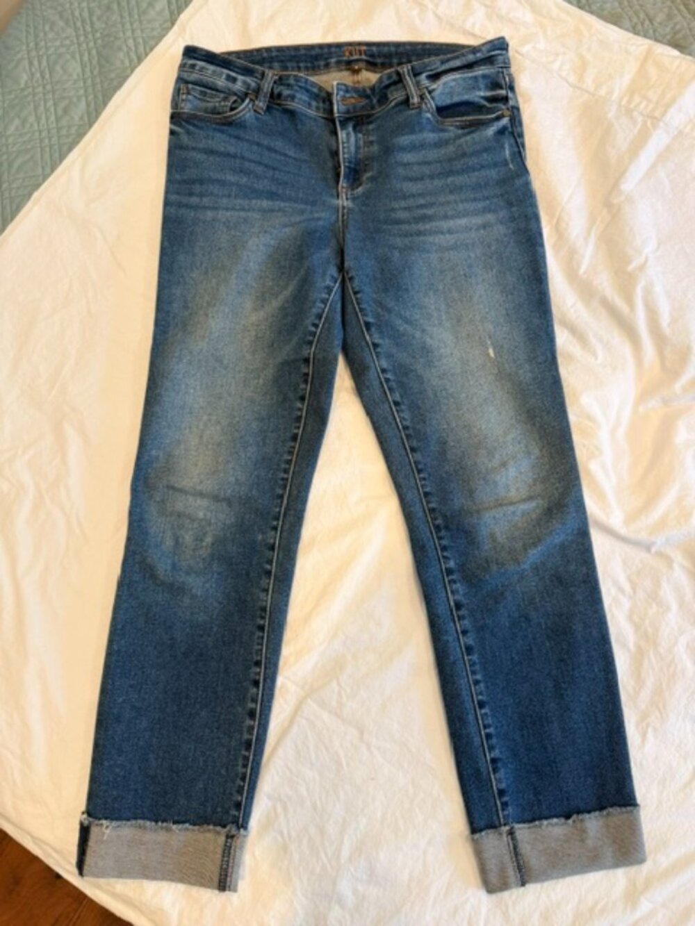 Great condition Kut from the Kloth Women's jeans. Ankle length, Straight Leg, 8